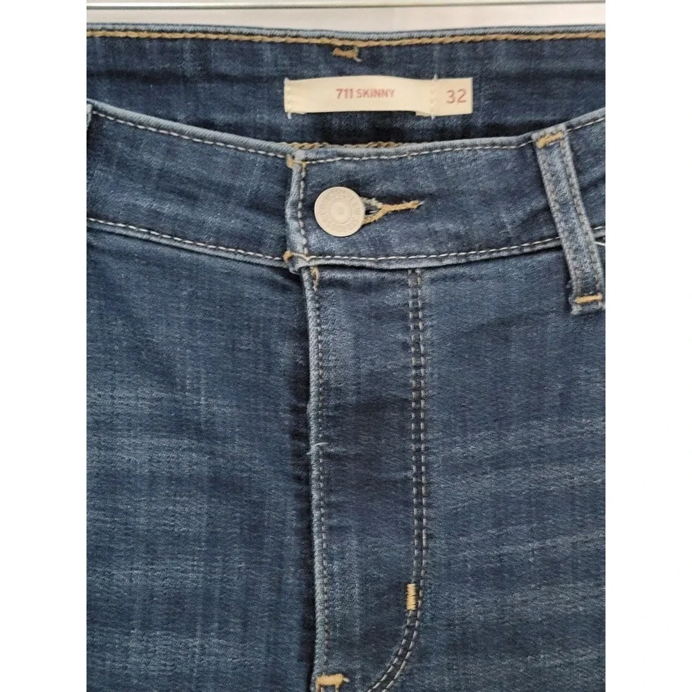 Levis 711 Skinny Jeans Womens 32 Medium Wash Blue Denim Mid Rise 18881-0081